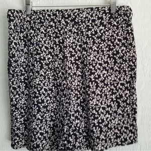 West Loop womens Shorts L/XL Black & White Floral print Elastic Waist Drawstring